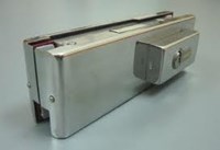 Kẹp khóa cửa kính thủy lực